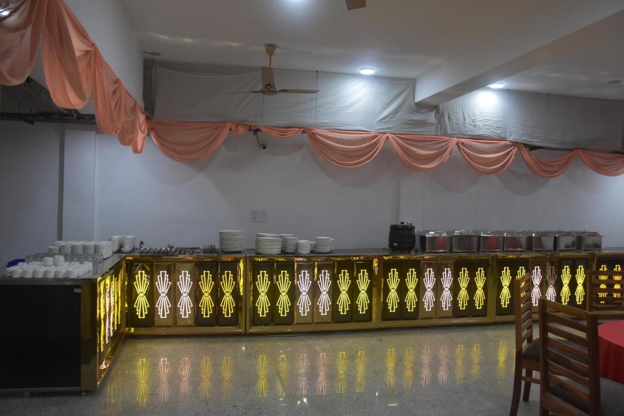 Hotel De Luxe Basai Road Gurgaon Exteriör bild