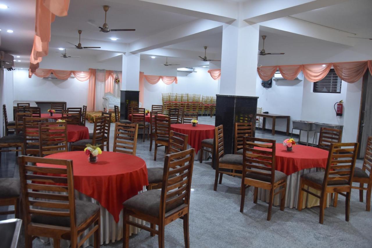Hotel De Luxe Basai Road Gurgaon Exteriör bild