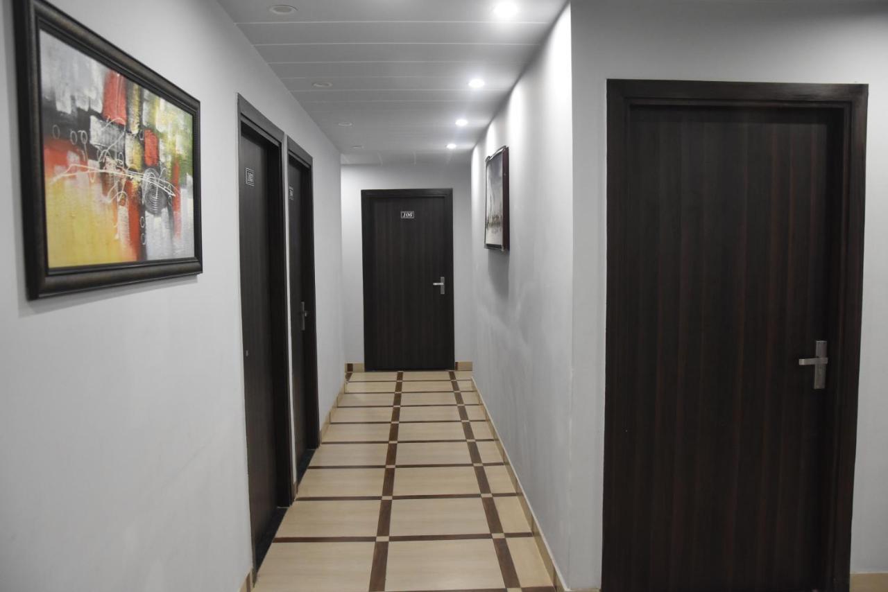 Hotel De Luxe Basai Road Gurgaon Exteriör bild