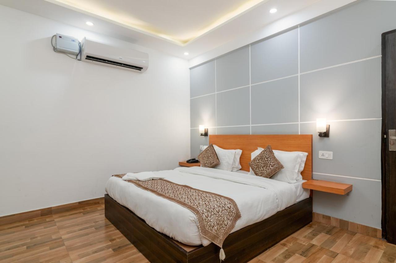 Hotel De Luxe Basai Road Gurgaon Exteriör bild