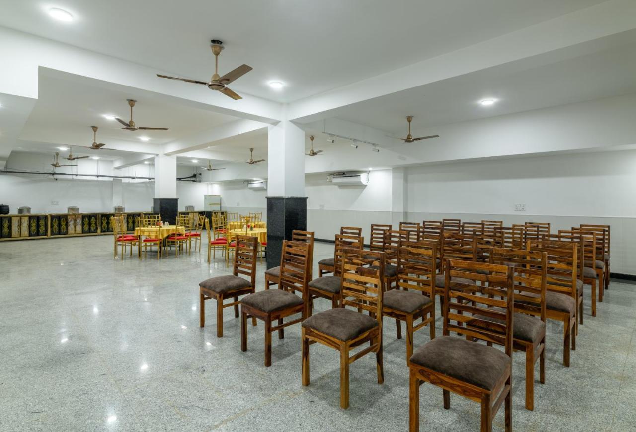 Hotel De Luxe Basai Road Gurgaon Exteriör bild