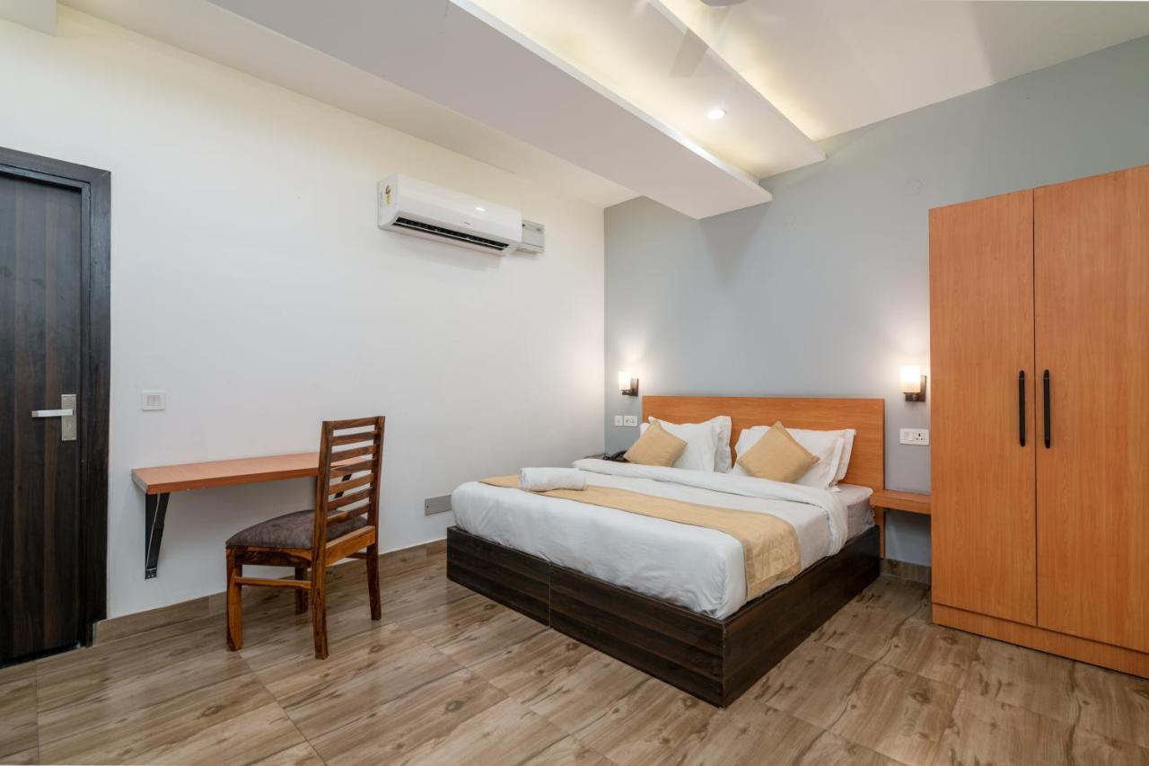 Hotel De Luxe Basai Road Gurgaon Exteriör bild