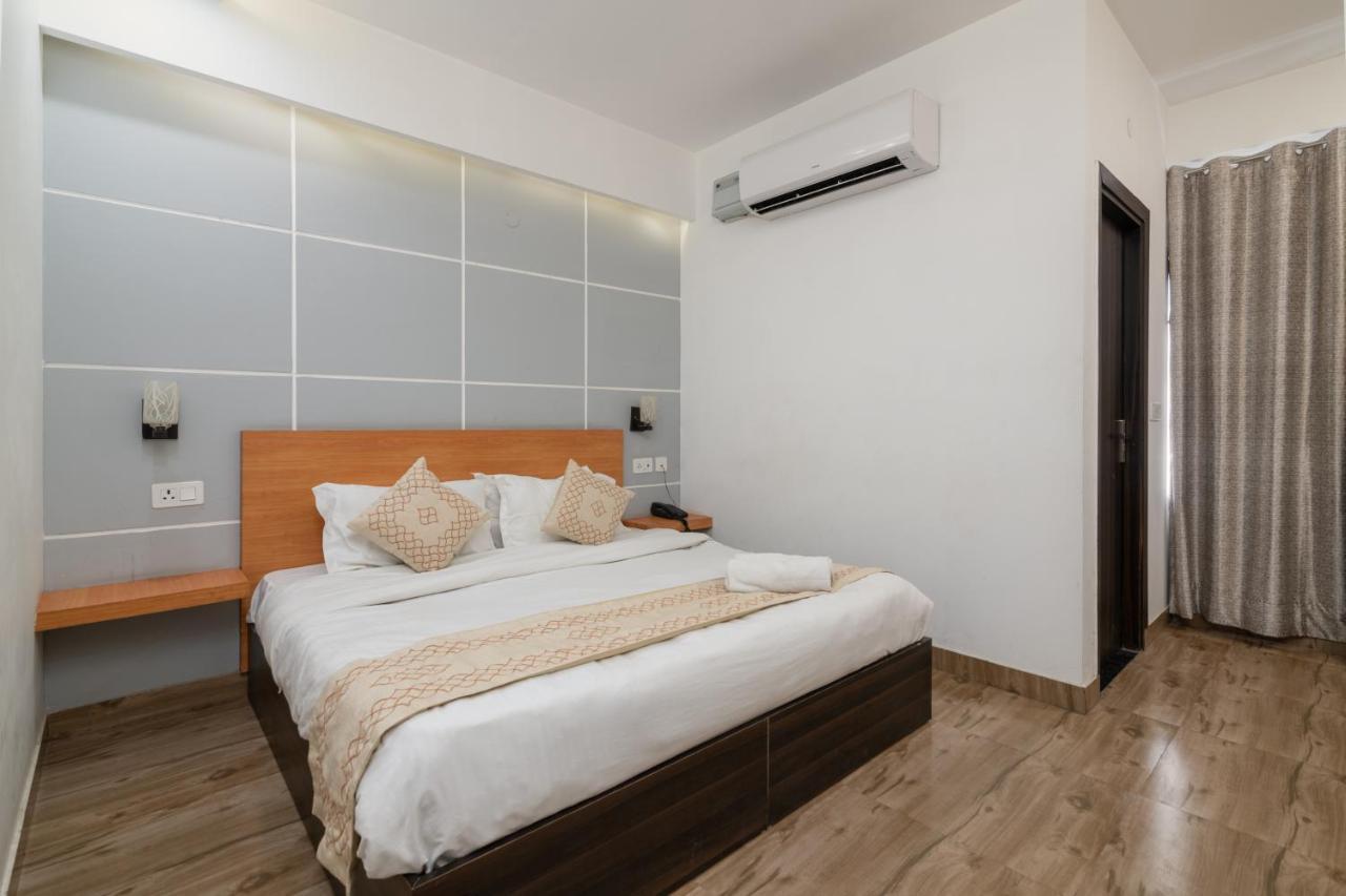 Hotel De Luxe Basai Road Gurgaon Exteriör bild