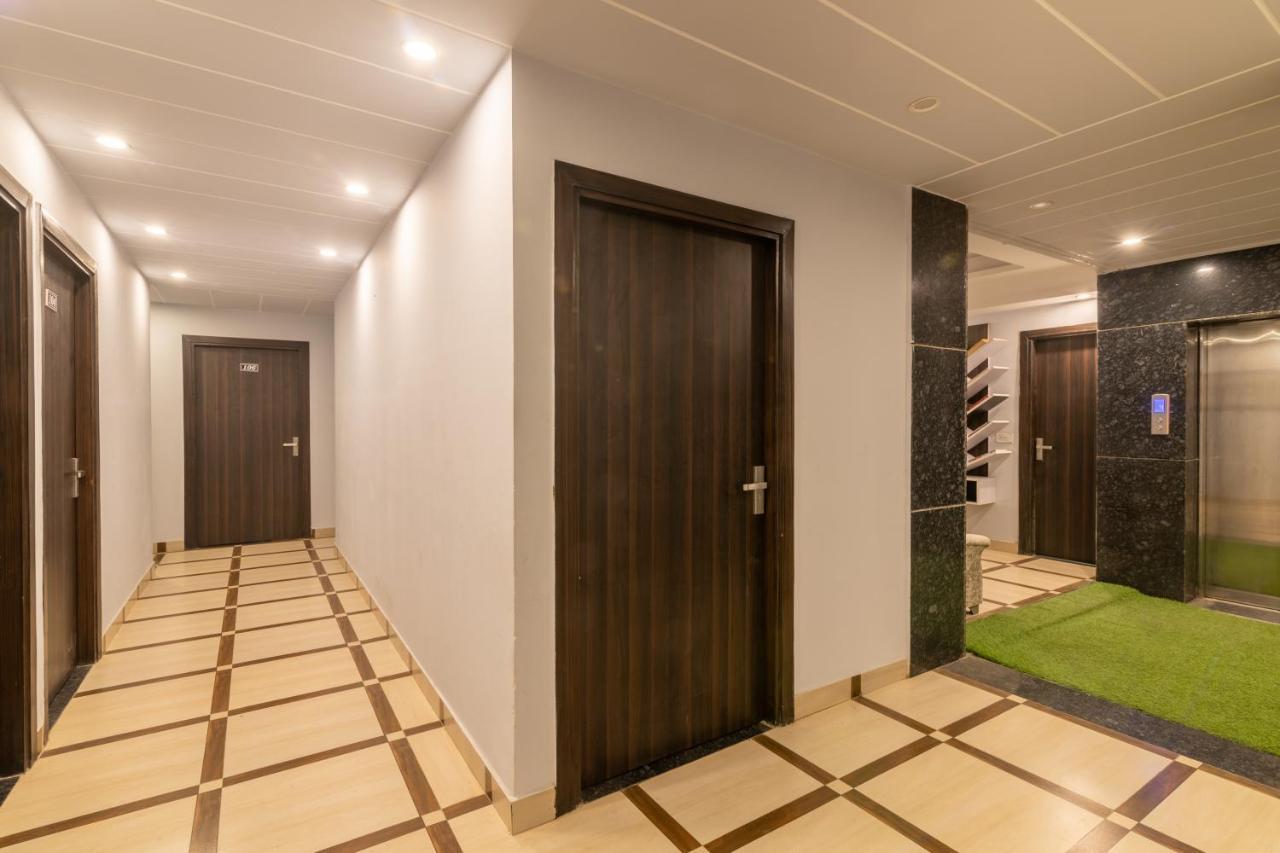 Hotel De Luxe Basai Road Gurgaon Exteriör bild