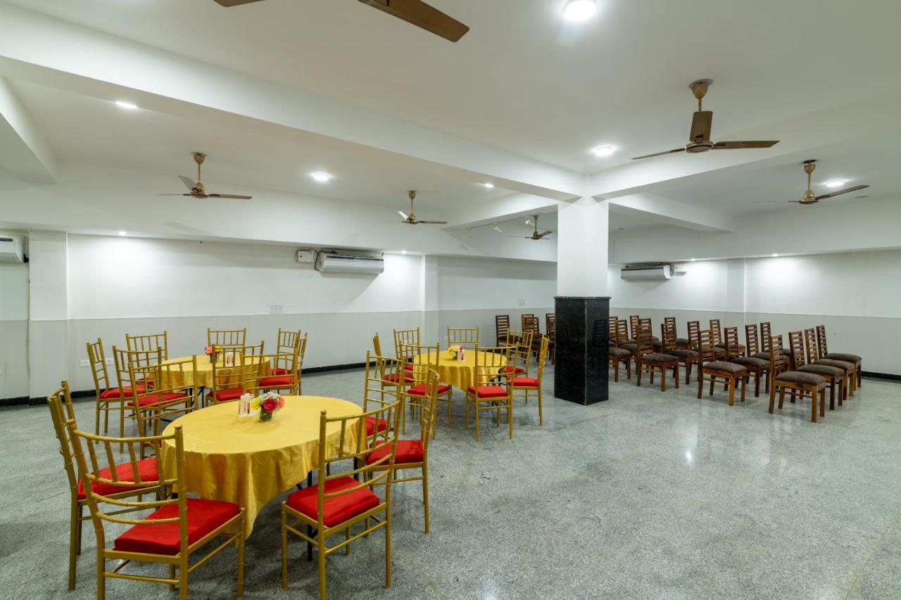 Hotel De Luxe Basai Road Gurgaon Exteriör bild